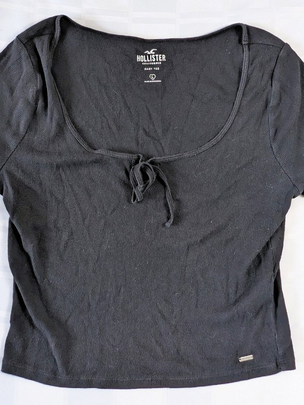HOLLISTER CALIFORNIA BABY TEE BLACK SHORT SLEEVE SHIRT SIZE LARGE WOMEN'S WEAR